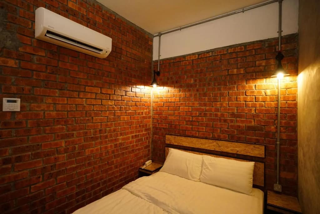 Brick Box Hotel - photo 3