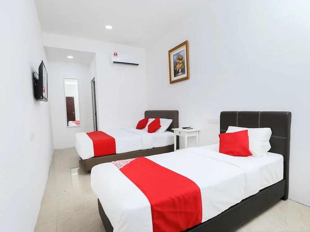 Roselyn Inn by OYO Rooms - photo 13