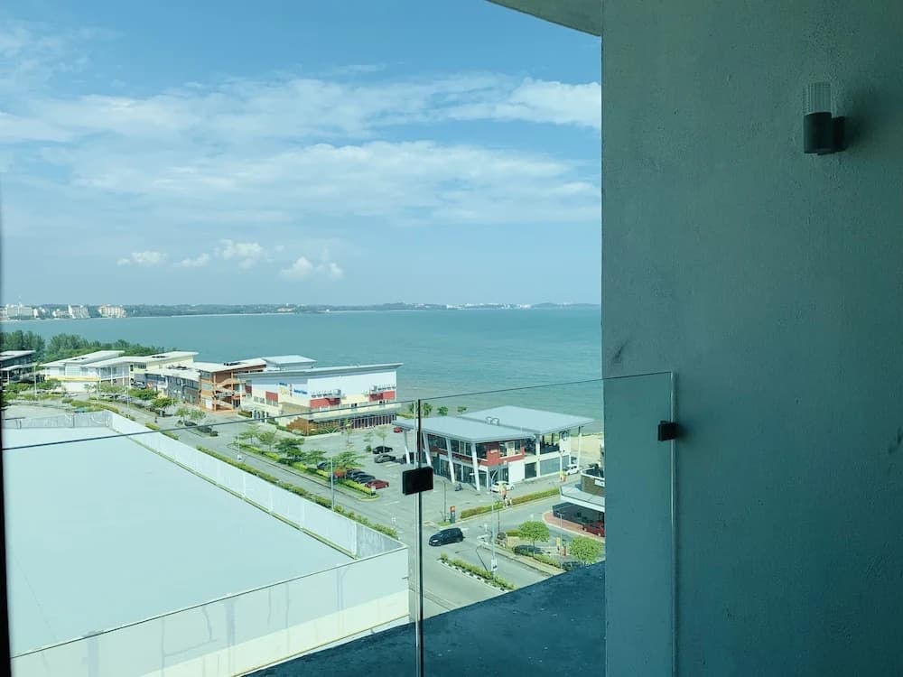 D'wharf Residence PD Waterfront Family Premier Suite by AirPlan - photo 10