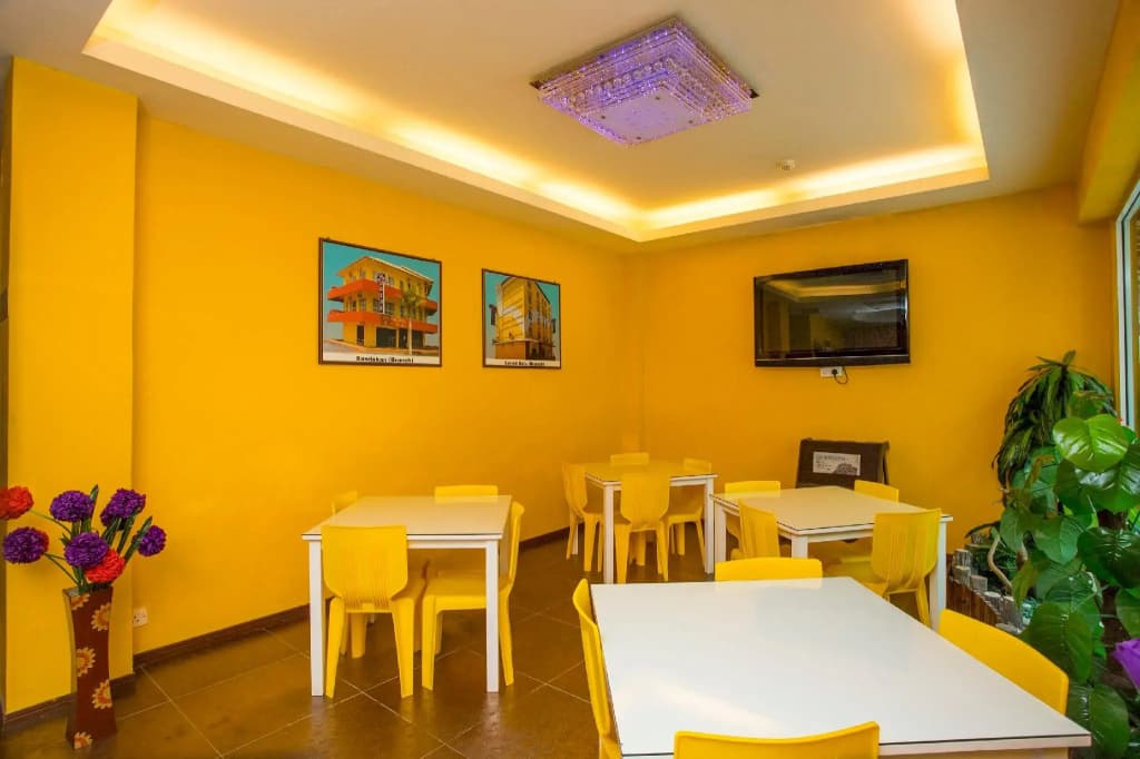 OYO 44037 King Park Hotel - photo 11