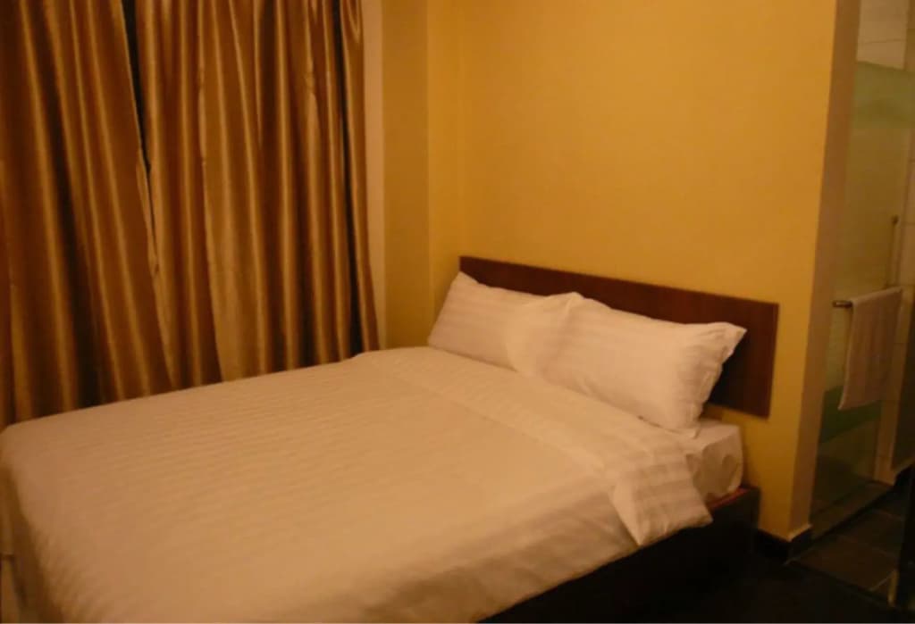 101 Lake View Hotel Puchong - photo 3
