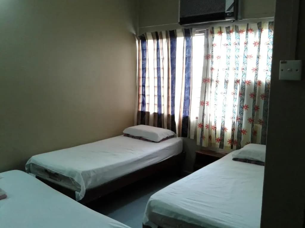 Guesthouse Hotel Malaya - photo 3