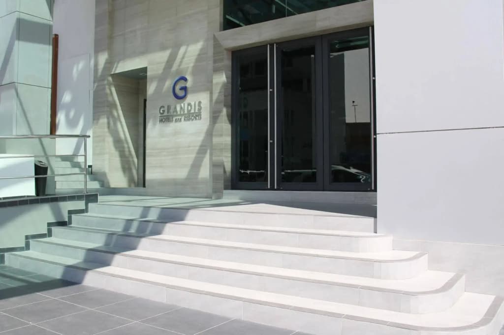 Grandis Hotel - photo 1
