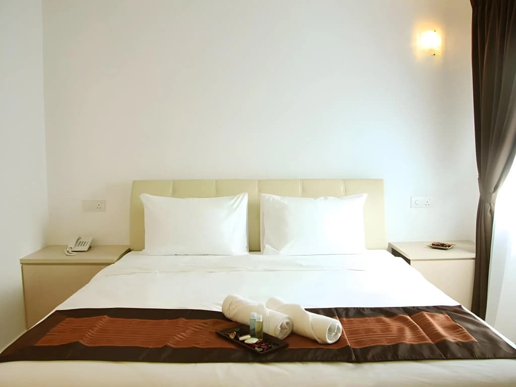 Peach Hill Hotel - photo 2