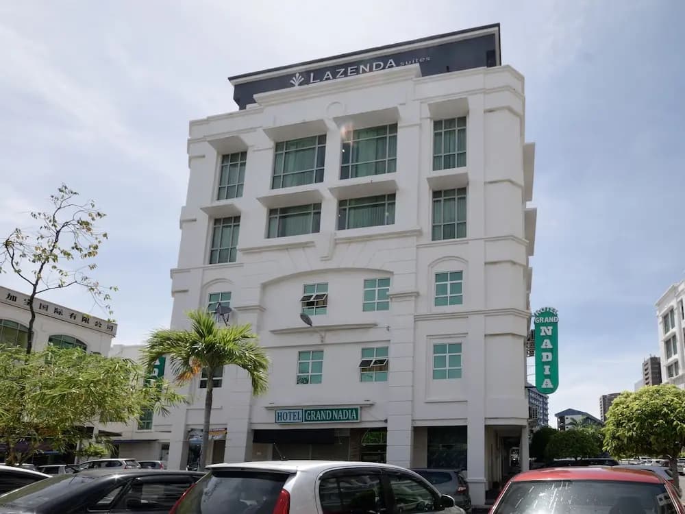 OYO 892 Hotel Grand Nadia - photo 1