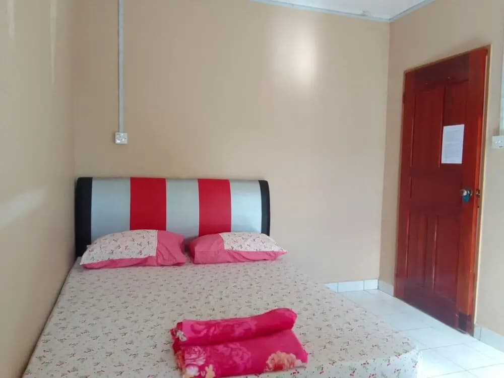 OYO Home  90588 Nadine Guesthouse - photo 3