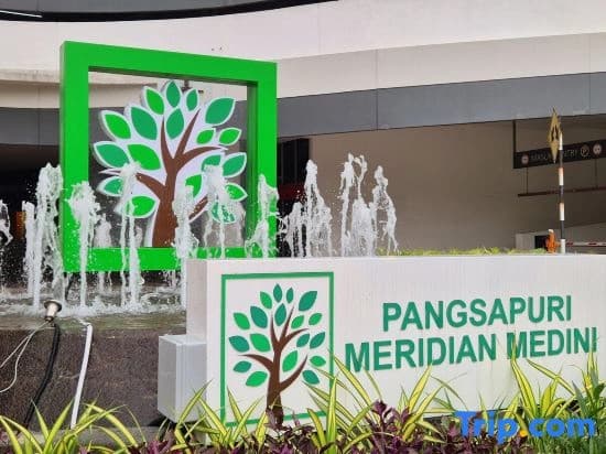 [Next to Lego Land] - Medini Family Suites for 3 - photo 1