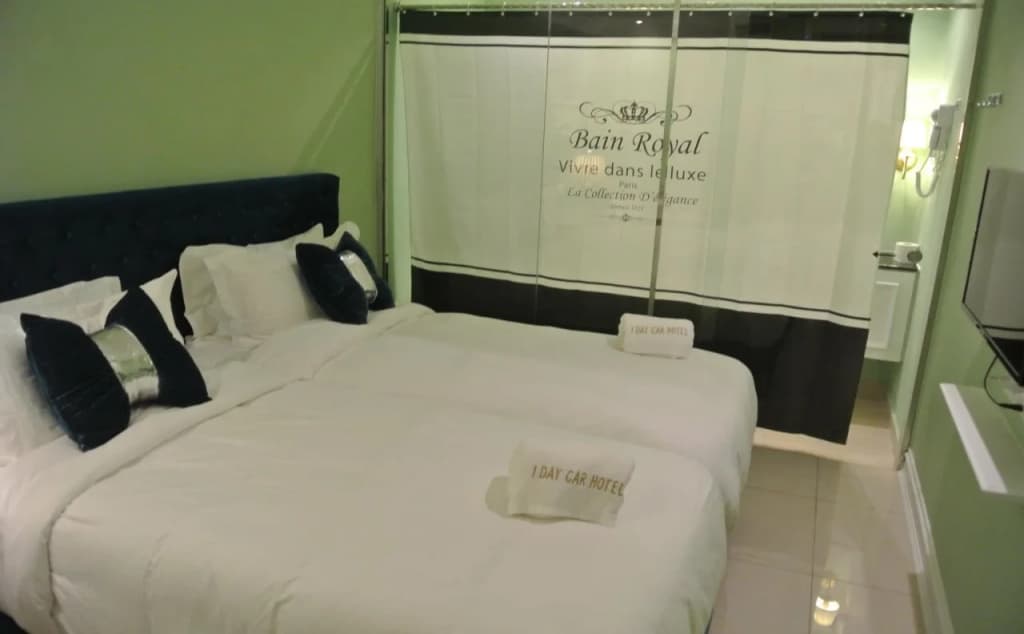1 Day Car Hotel Station 18 - photo 15
