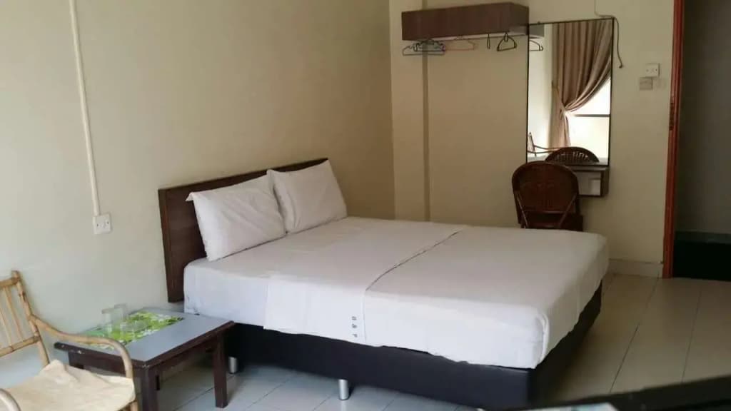 Dragon & Phoenix Hotel - photo 2