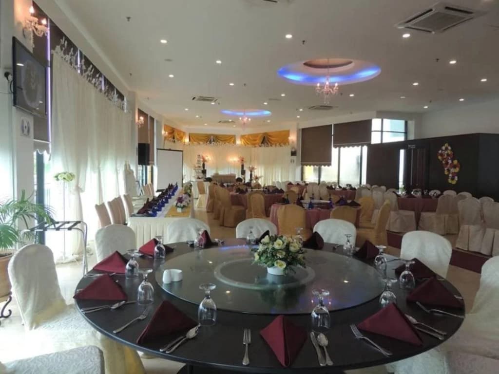 The Regency Waterfront Hotel - photo 23