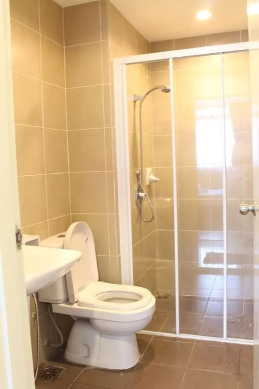 Peaceful Service Suites at Taragon Puteri Bintang - photo 7