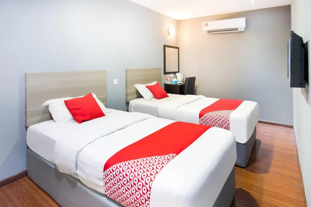 OYO 383 V3 Hotel Nusajaya - photo 4