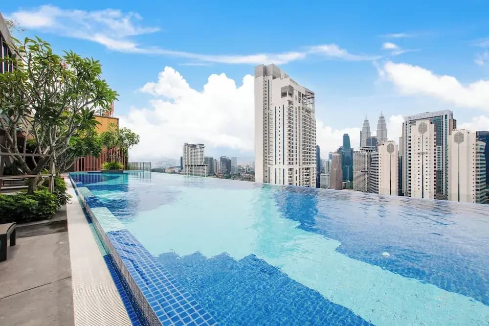 Majestic by Avery &10 mins to Twin Tower - photo 14