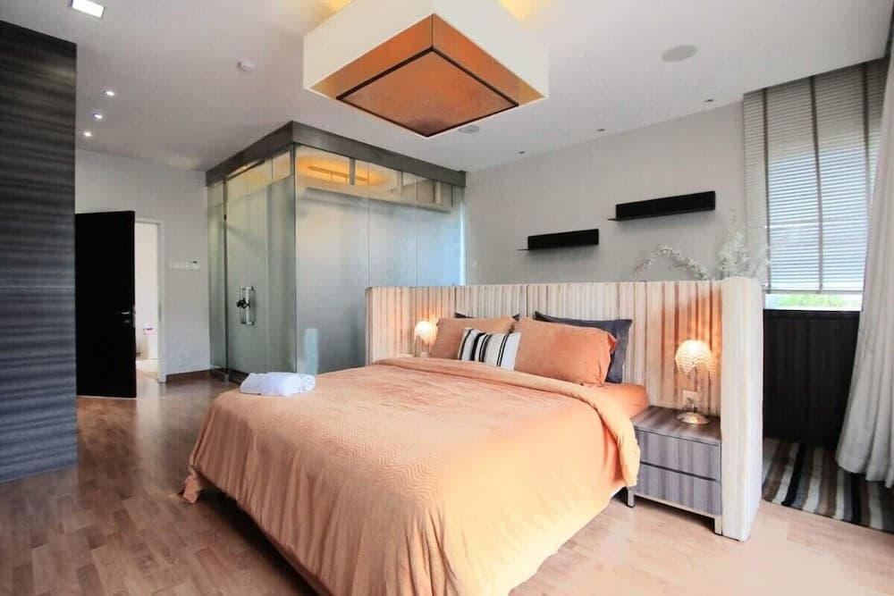 Chic 4BR Oasis With Gazebo, Your Dream Getaway - photo 2
