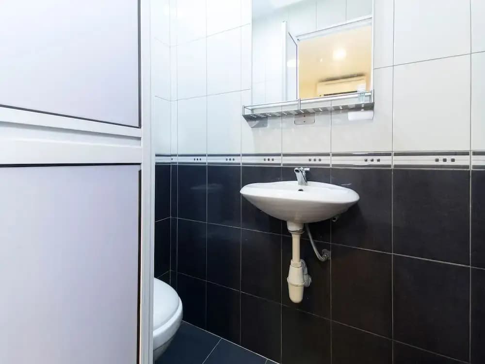 OYO 124 Hotel Seniman Sentul - photo 8