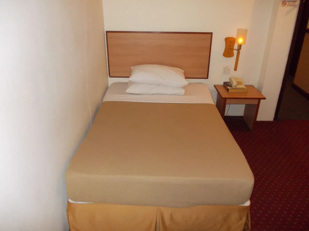 Hotel Sri Sutra - PJ Jalan 227 - photo 2