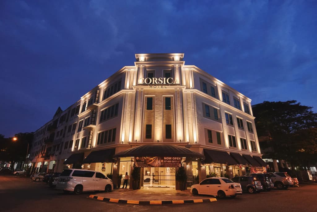 Corsica Hotel - photo 1