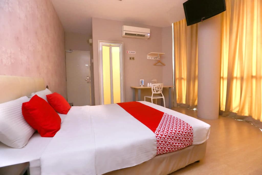I Hotel by OYO Rooms - photo 1