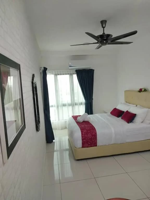 Luxury Homestay at Emira Residence - photo 17