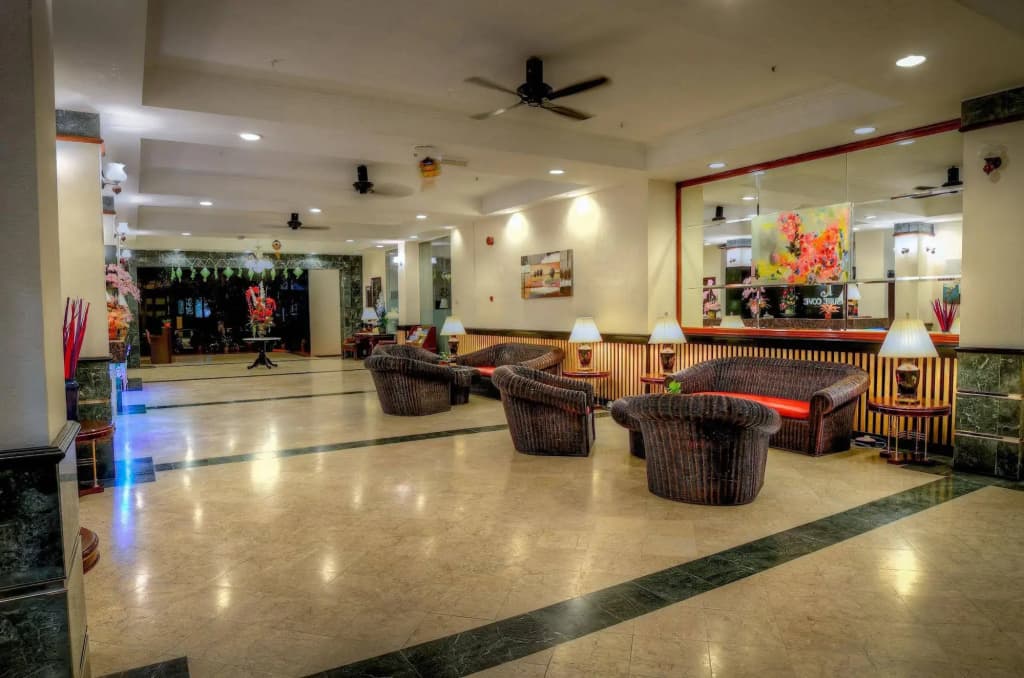 Leisure Cove Hotel & Apartments - photo 7