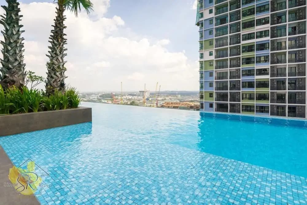 Sinar Rasa Homestay at I-Soho, I-City - photo 14