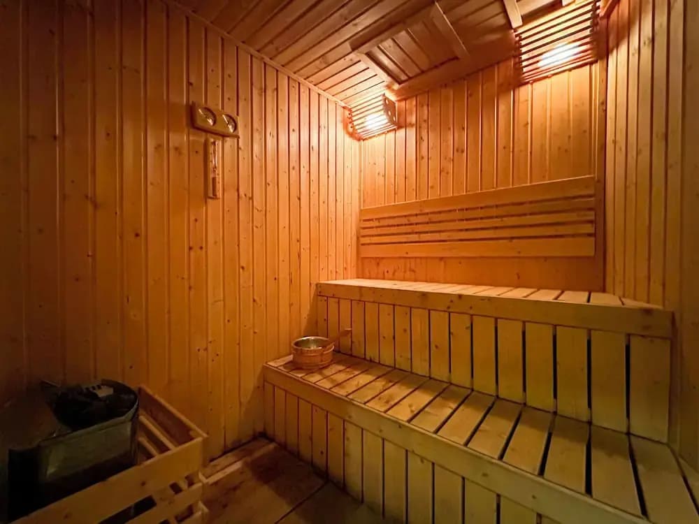 Moonway Luxury Suites At Eaton Residence - photo 26