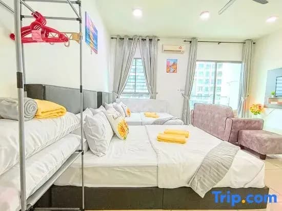 #CS8, Spacious Cybersquare Ensuite with Pool View - photo 5