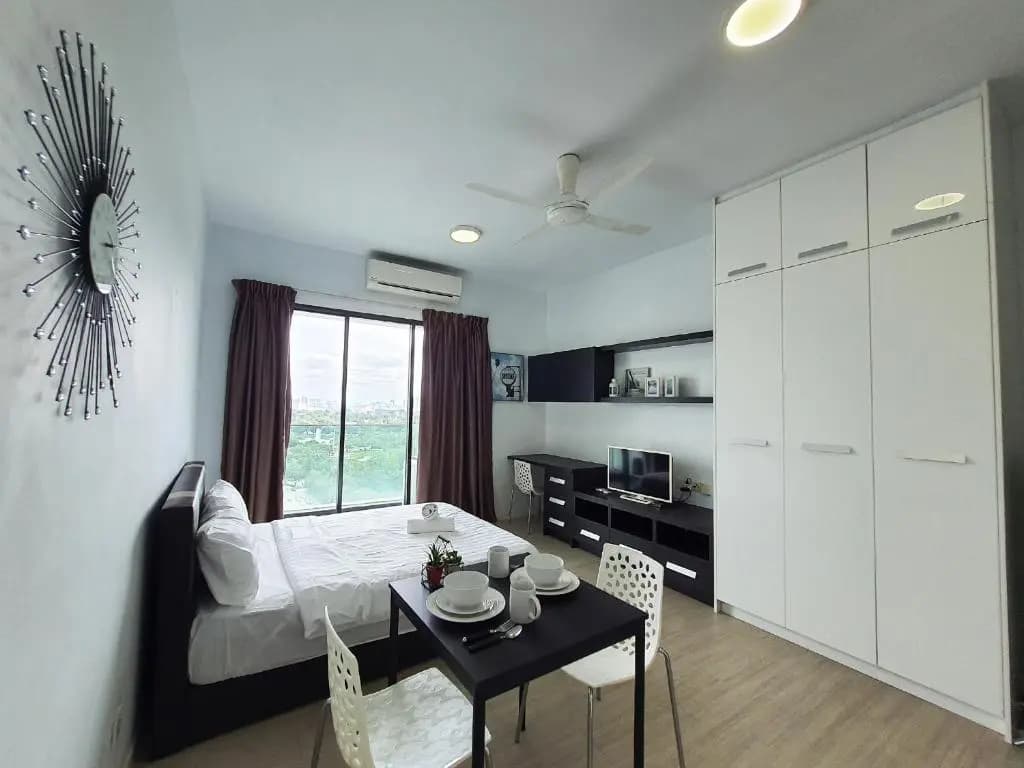 PJ The Grand by SkyLimit Suites - photo 3