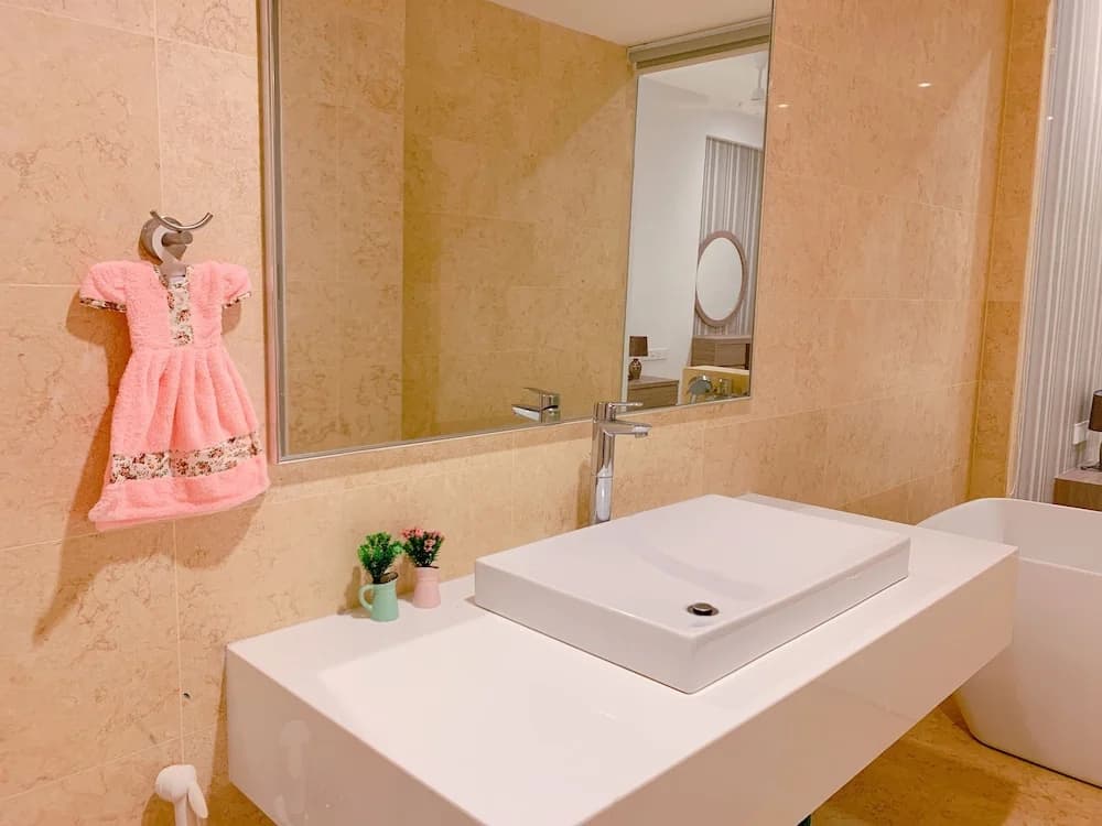 Romantic Mansion at The Landmark - photo 43