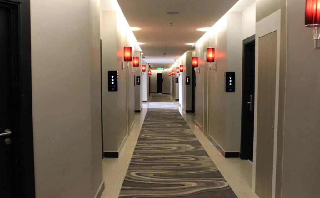 Livingston Hotel - photo 9