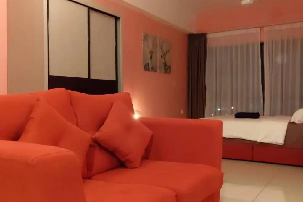 HB1611 Lake view studio unit,Hyve, Cyberjaya, Free WiFi, Netflix, Pool, Free Parking - photo 5