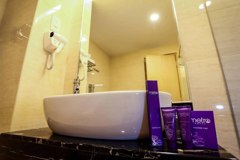 Metro Hotel - photo 10