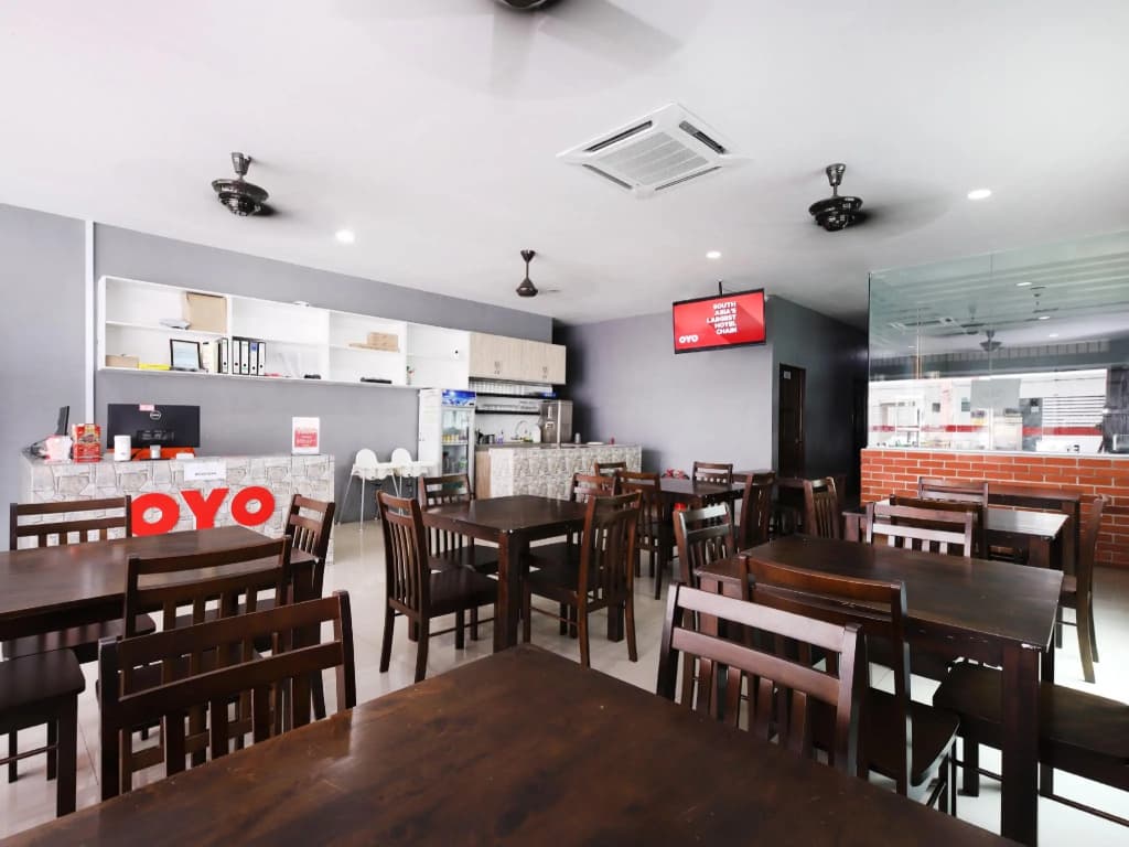 OYO 774 Hotel Iskandar - photo 11