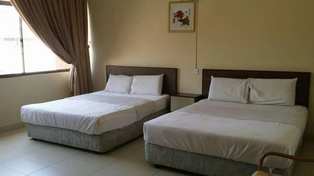 Dragon & Phoenix Hotel - photo 3