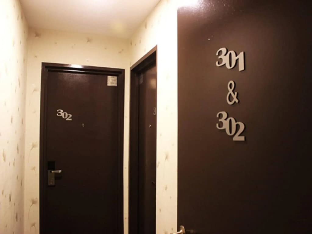 Rock & Roll Hotel - photo 15