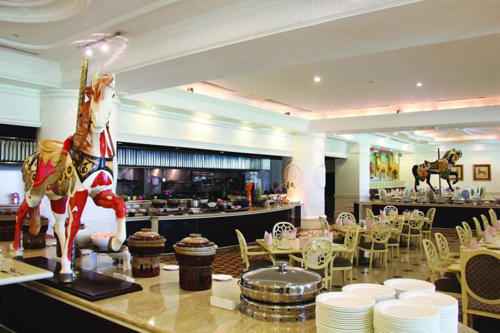 Palace Of The Golden Horses Hotel - photo 24