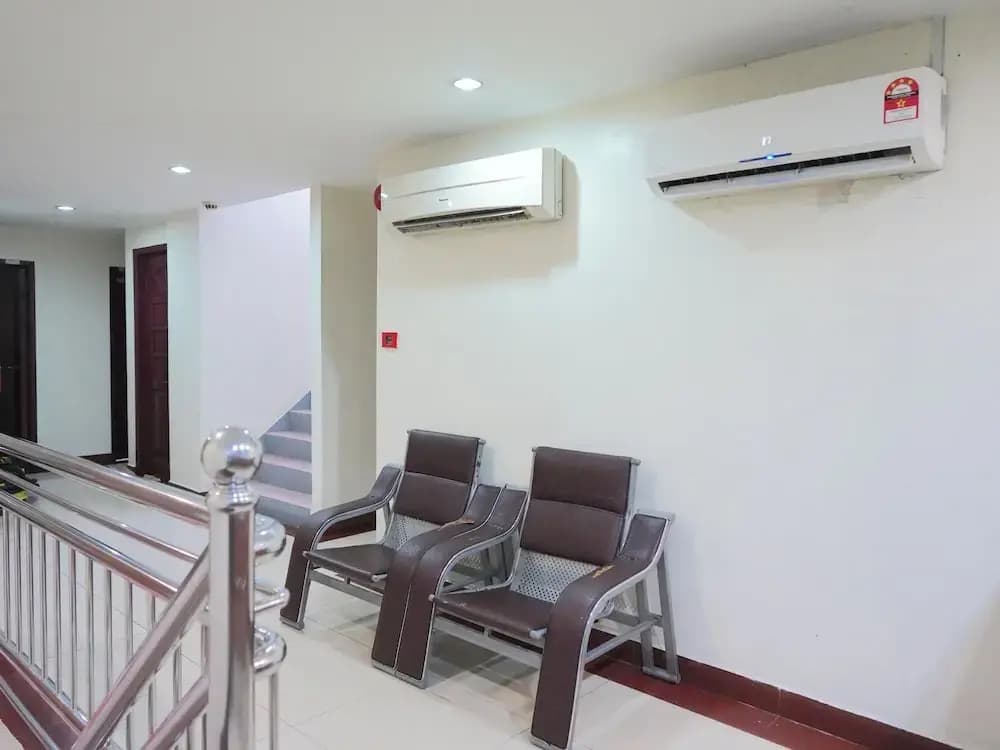 OYO 44051 Sunlight Inn - photo 10