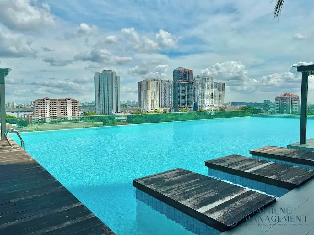 Paragon Suites CIQ By Stayrene - photo 10