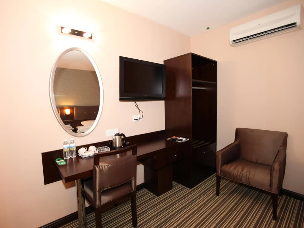 1 City Hotel - photo 3