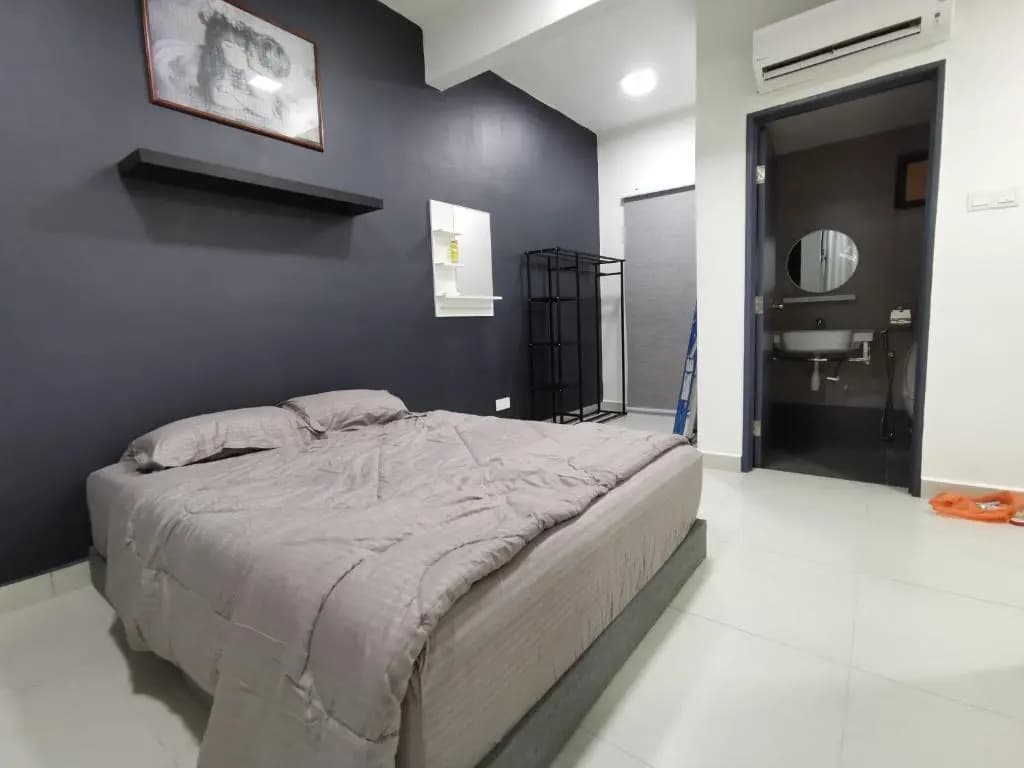 Duplex Apartment Lakeview - Free Netflix & WiFi - photo 3