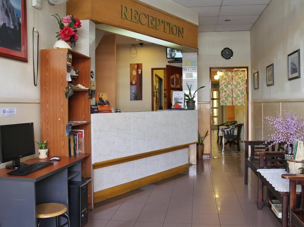 Victoria Hotel and Hostel - photo 18