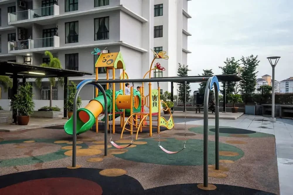 Stylish 4BR Near Paradigm Mall, Pool, Free Parking - photo 20