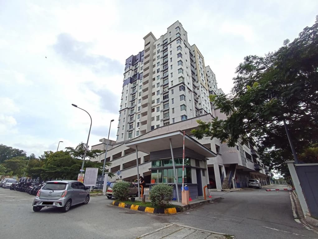 Tropika Homestay Bangi with 3 Bedrooms - photo 14