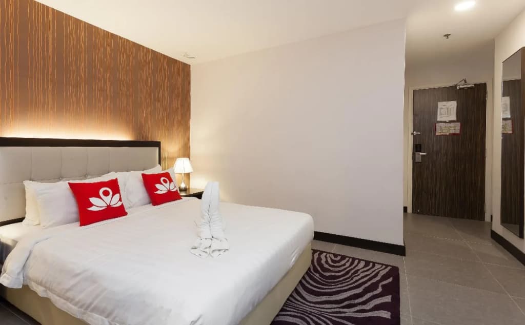 The Grand Campbell Hotel by ZEN Rooms - photo 4