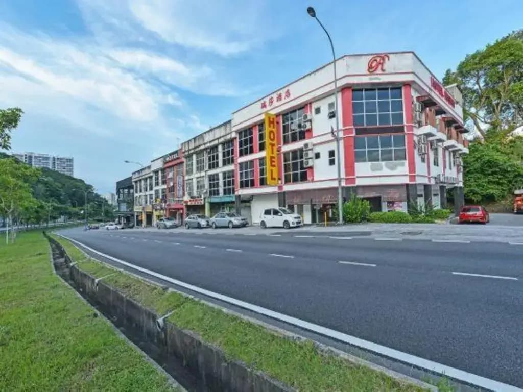 OYO 90892 L&E Hotel - photo 1
