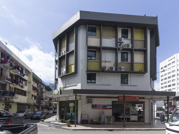 OYO 228 Basic Hotel - photo 5