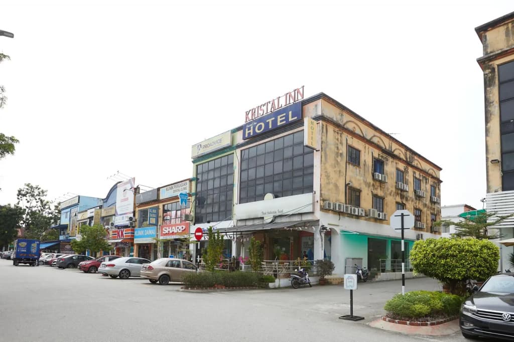 Kristal Inn Hotel @ I-City - photo 1
