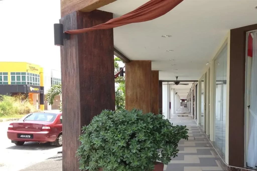 Hotel CheckedInn - photo 14