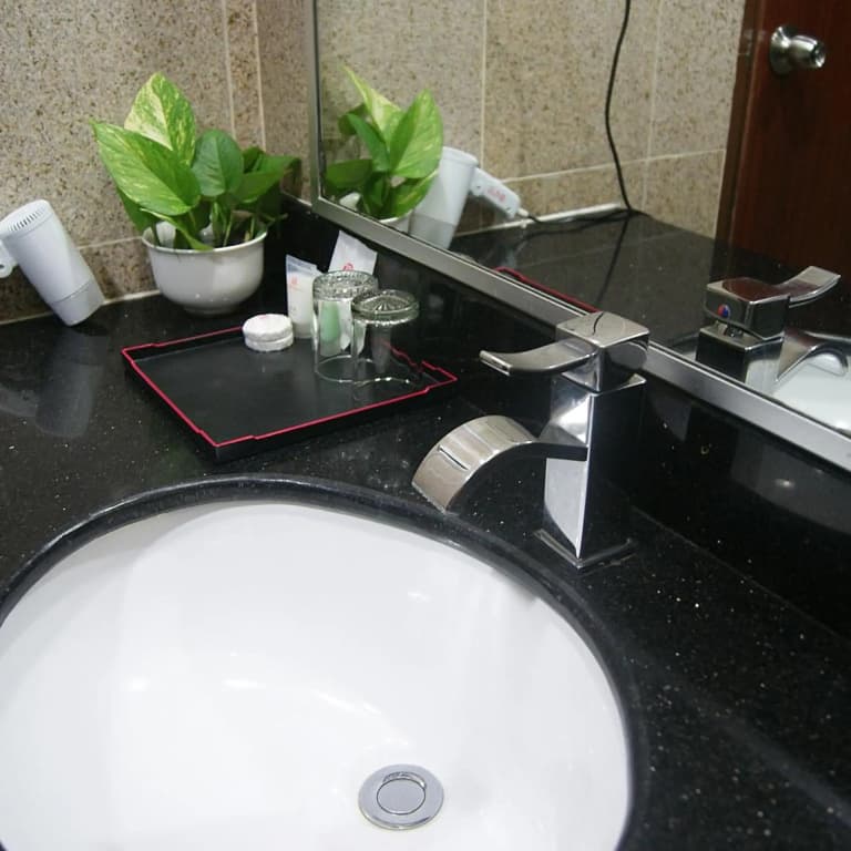 Tang Dynasty Bay Hotel Sepanggar - photo 36