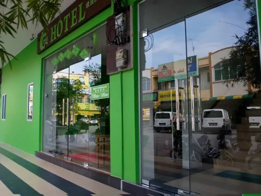 Green Hotel - main photo